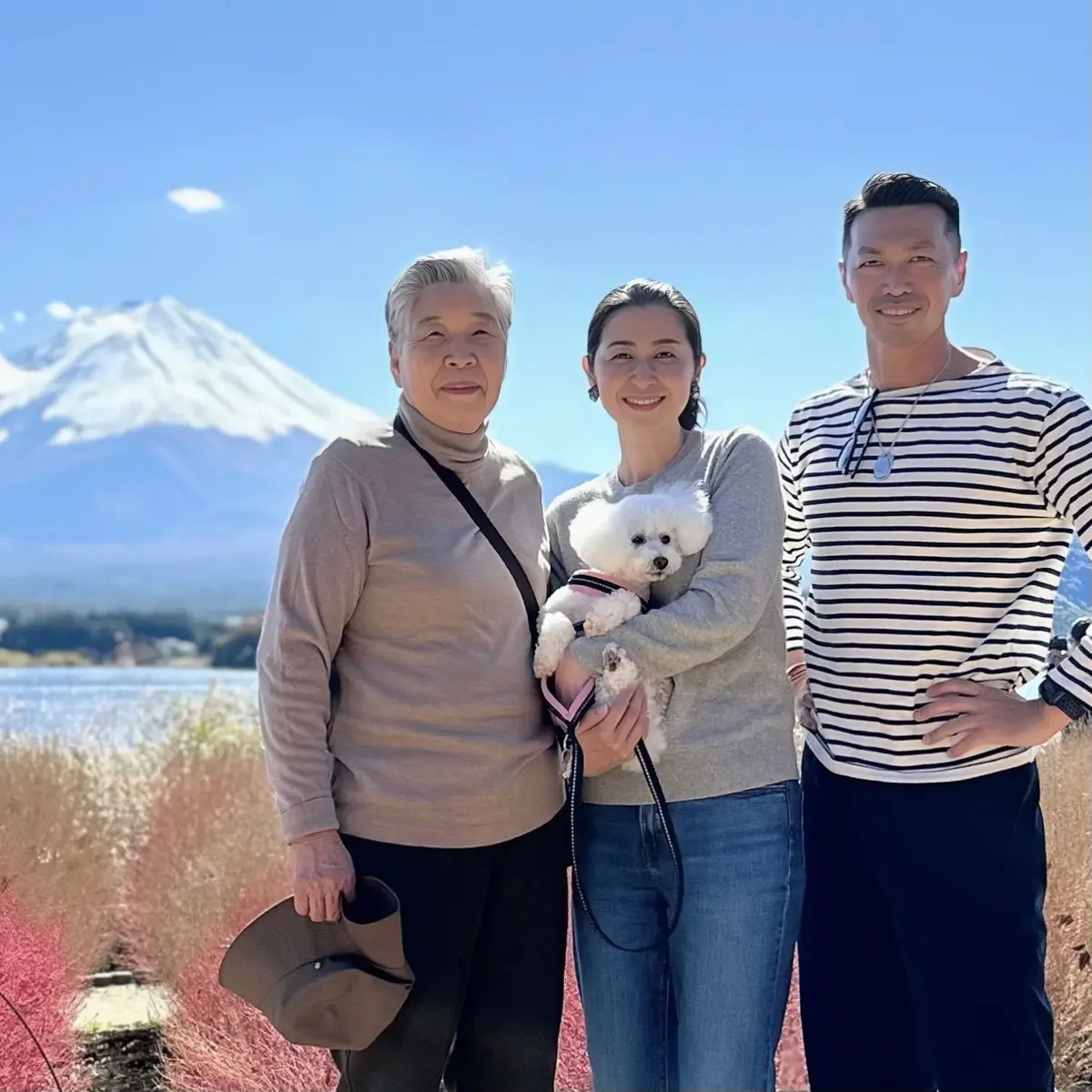 静かな時間と秋の景色を楽しむ河口湖の旅の画像_3