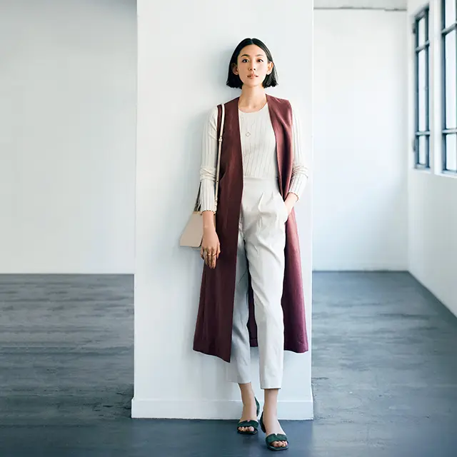 ワントーンに着やせ効果を 呼び込むジレに注目