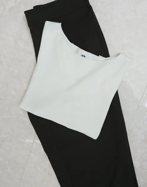 UNIQLO３Ｄコットンボリュームスリーブセーター＆ブラッシュドジャージーストレートパンツ