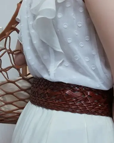 ベルトのバッグスタイルはメッシュです。