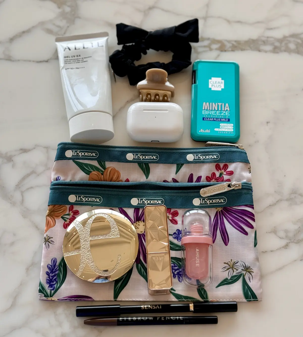 季節の変わり目　ZARAのデザインブラウの画像_2