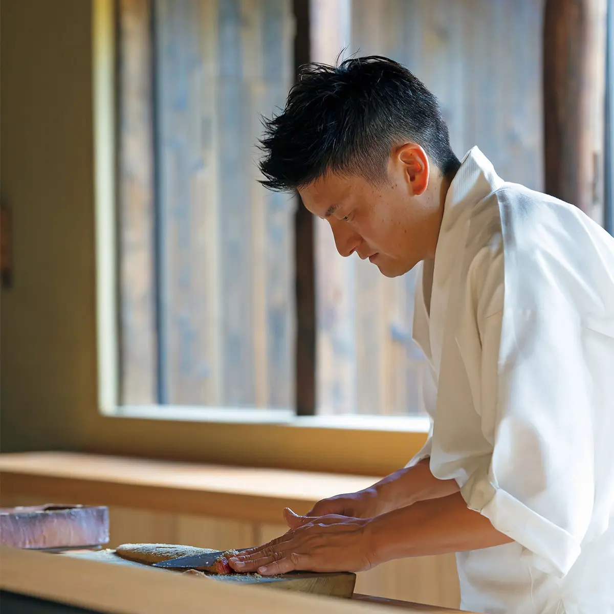 食材は何ひとつムダにしないこ とを信条とする泉貴友さん