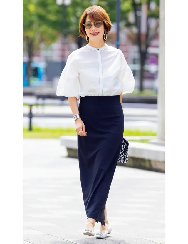 【50代絶対ほめられる服】お呼ばれには頼れる“洗練モノトーンコーデ”！ ディテールや小物使いでおしゃれ度アップ