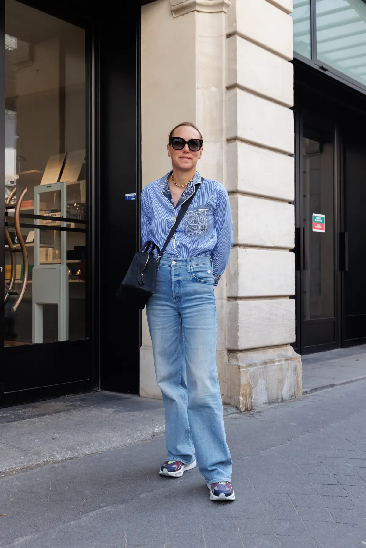 ブルーデニムが爽やかなソフィーのコーディネート