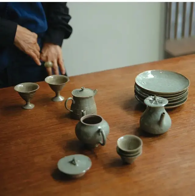 チョ氏の茶杯W80,000〜、急須W750,000〜