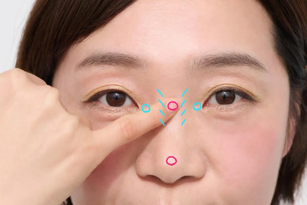 OurAge×Webエクラ　ハイライト　入れ方　小指にハイライトを取り、広げすぎないように