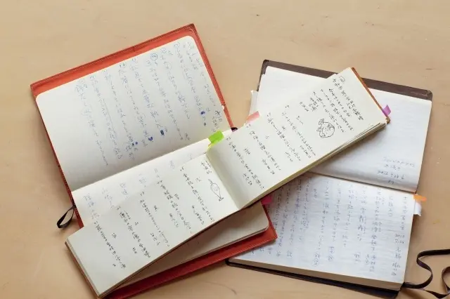 俳句を始めたときから のノートも、3冊目に