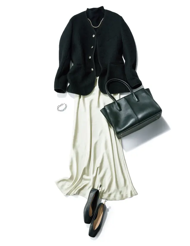 長めアウターが薄ツヤスカートの腰まわりをカムフラージュ