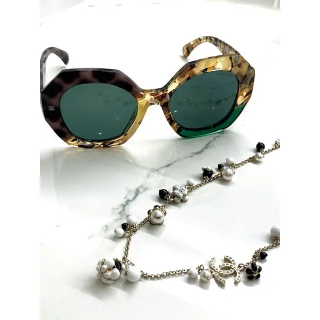 この夏ヘビロテ予定のサングラスとネックレス