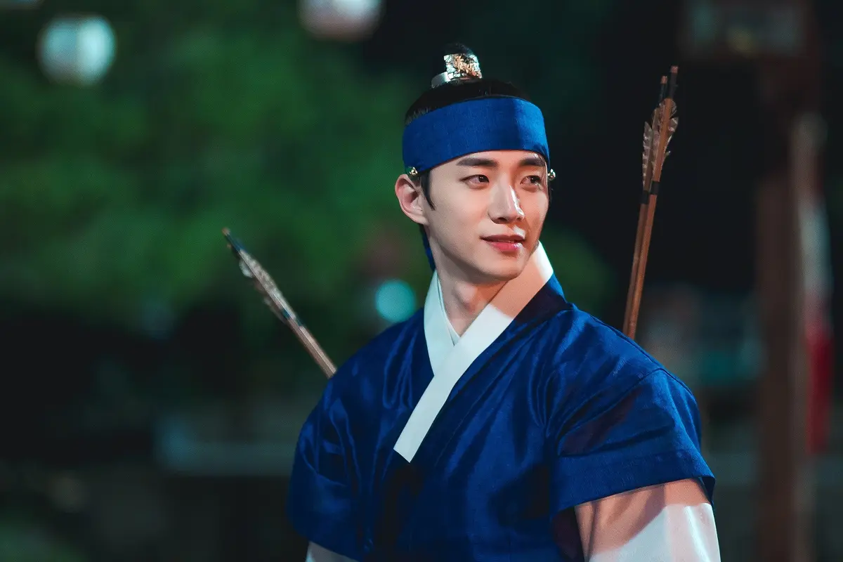 赤い袖先　ジュノ