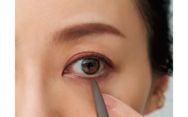 下まぶたのラインは 黒目の下のみに