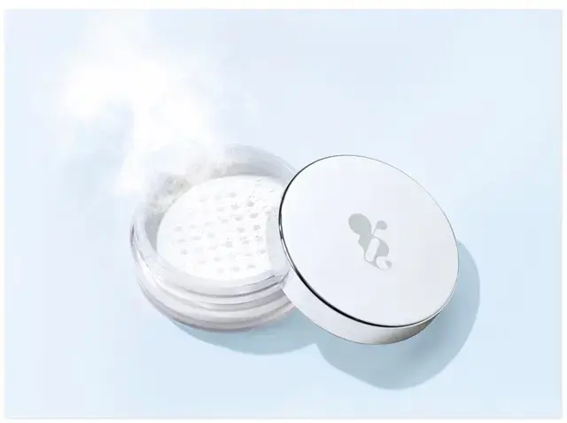 さらさらなのに粉っぽくない純白パウダーで毛穴知らず