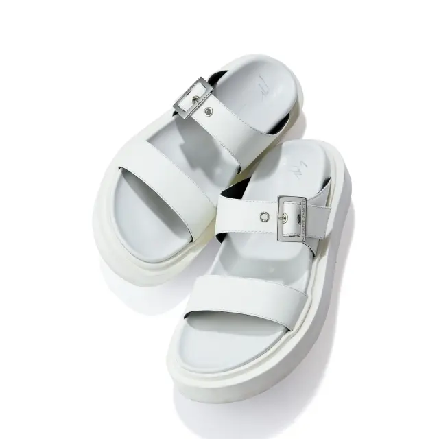 靴（H4）￥85,800／アパルトモン 青山店（ジュゼッペ ザノッティ）　