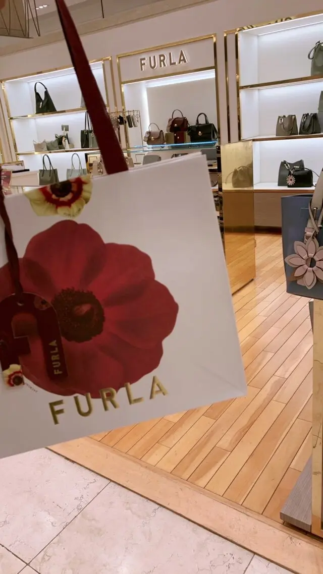 FURLA  フルラ　ミニ財布　小銭入れ　コインケース　高島屋　jマダム アラフィー　アラフィフ　名刺入れ　小銭入れ　ブランド財布　