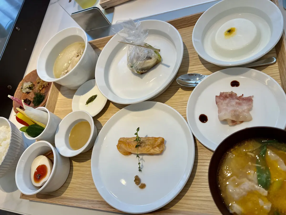 シンクロニアディシンジハラダの朝食