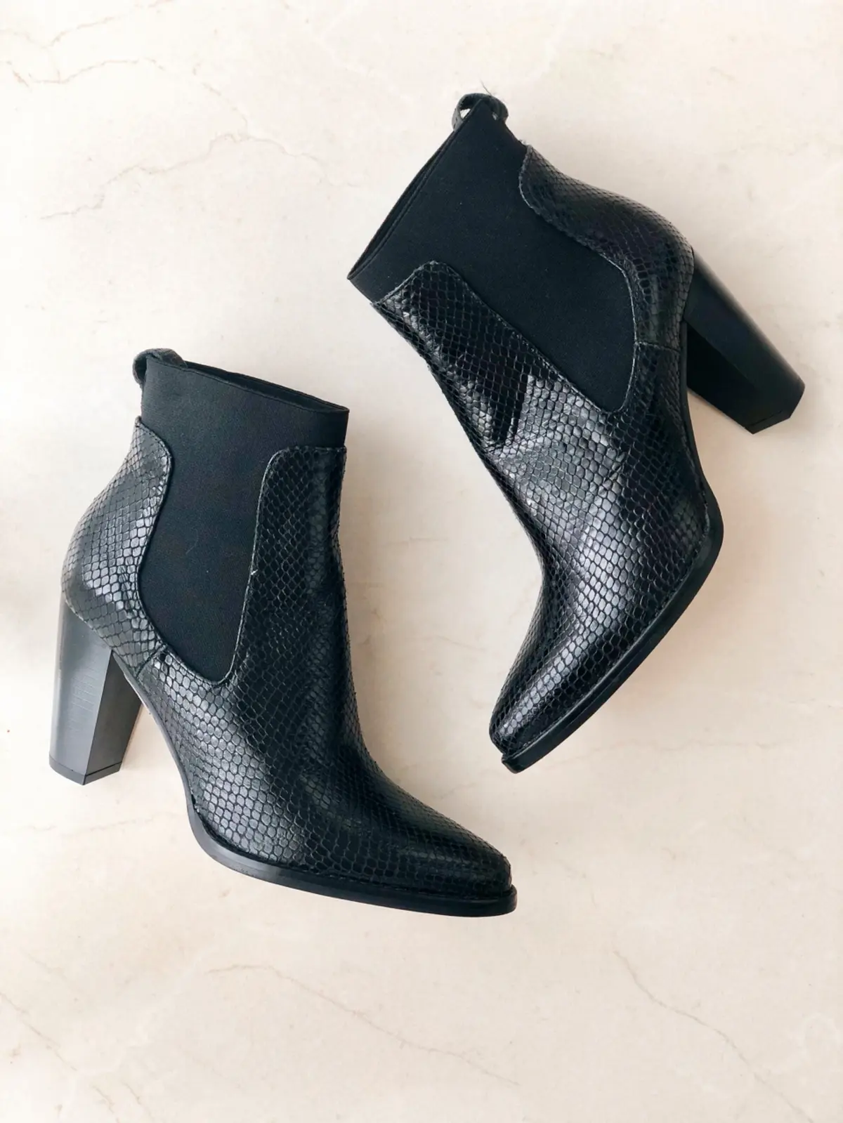 ZARAのショートブーツの画像_1