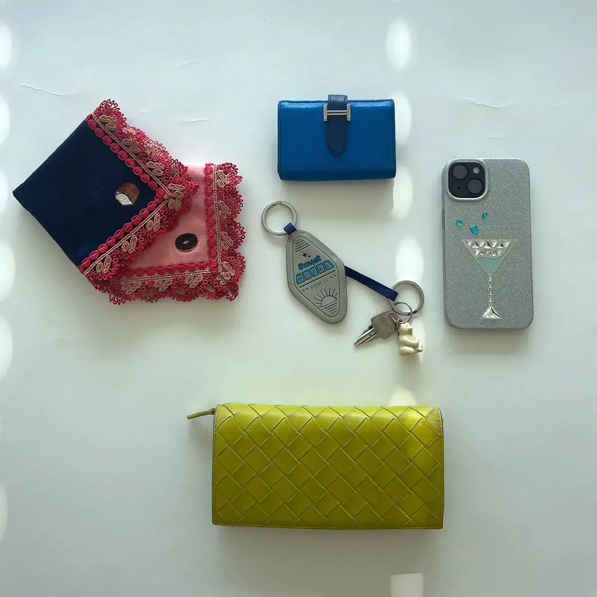 少ないながらも愛着のあるものが詰まったK持のバッグの中身