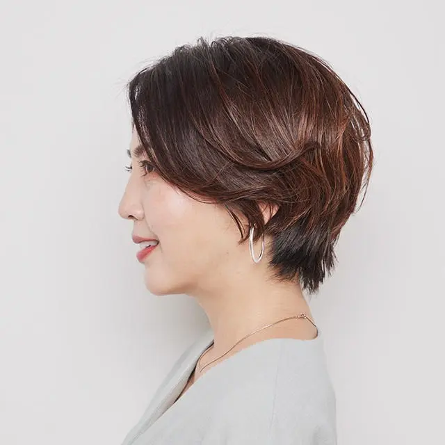 カットだけで理想のショートボブに！動きとふんわり感を楽しんで【50代髪型・ヘアスタイル】