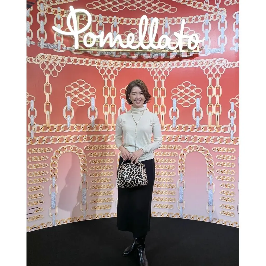 レオパード柄のミニバッグがアクセントに！