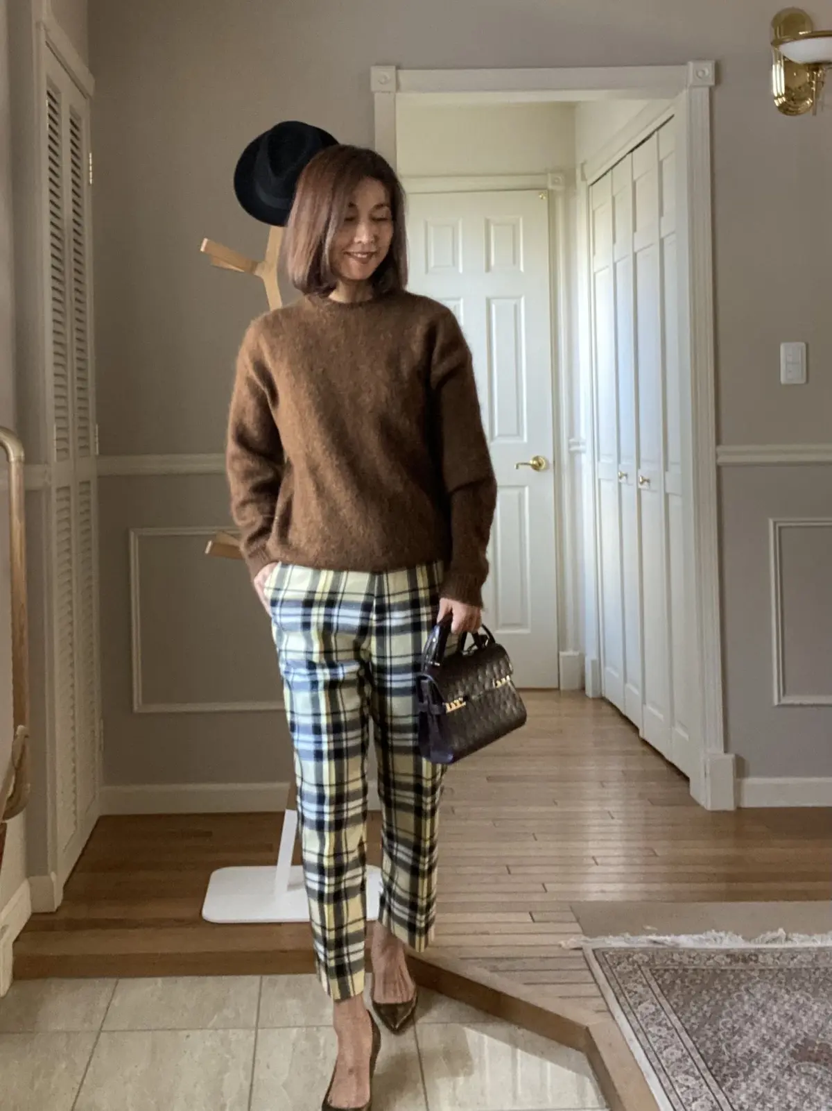 タータンチェック柄のパンツコーデの画像_2