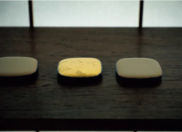 こちらは数寄屋建築の床の間や棚に映える小さな作品も多数