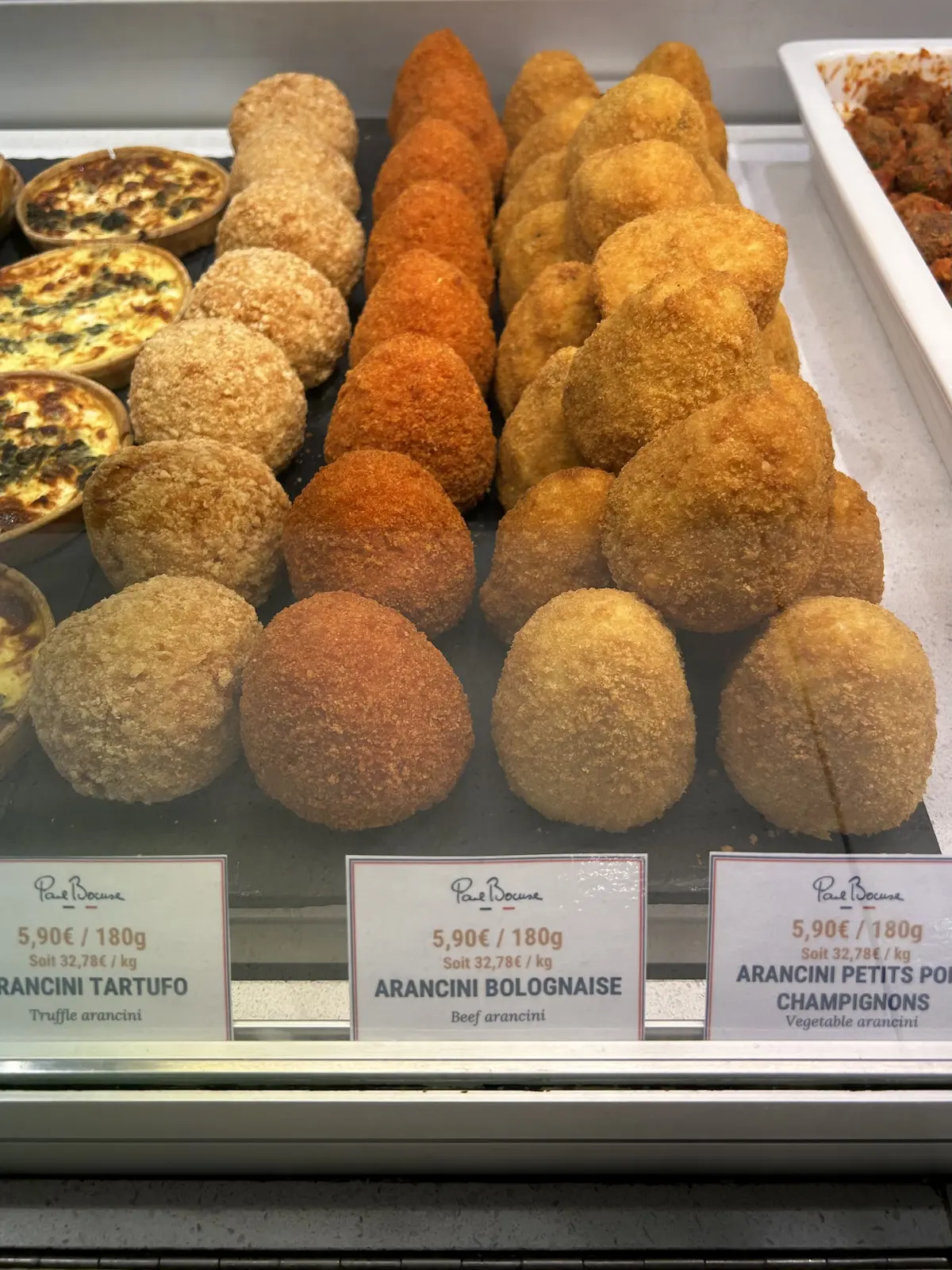 フランス　リヨン　Les Halles de Lyon Paul Bocuse「ポール・ボキューズ市場