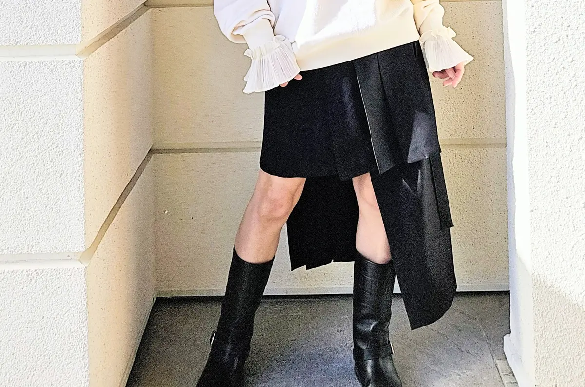 エクラ華組　スカートコーデ　大岩三智子さん　黒スカート　Ujoh　ウジョー　スカートのアップ