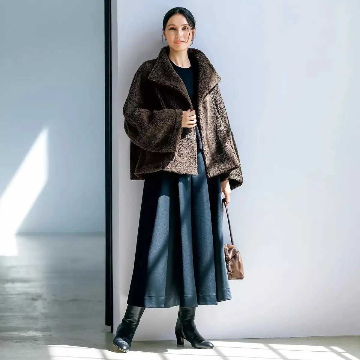 コートで着映える！冬の街で上品に華やぐ、50代が着たい「ファーコート」