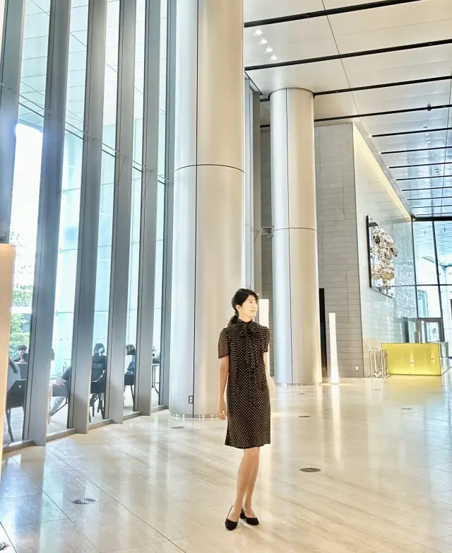 モノトーンドッツ×ホワイトパンツで、人気の画像_8