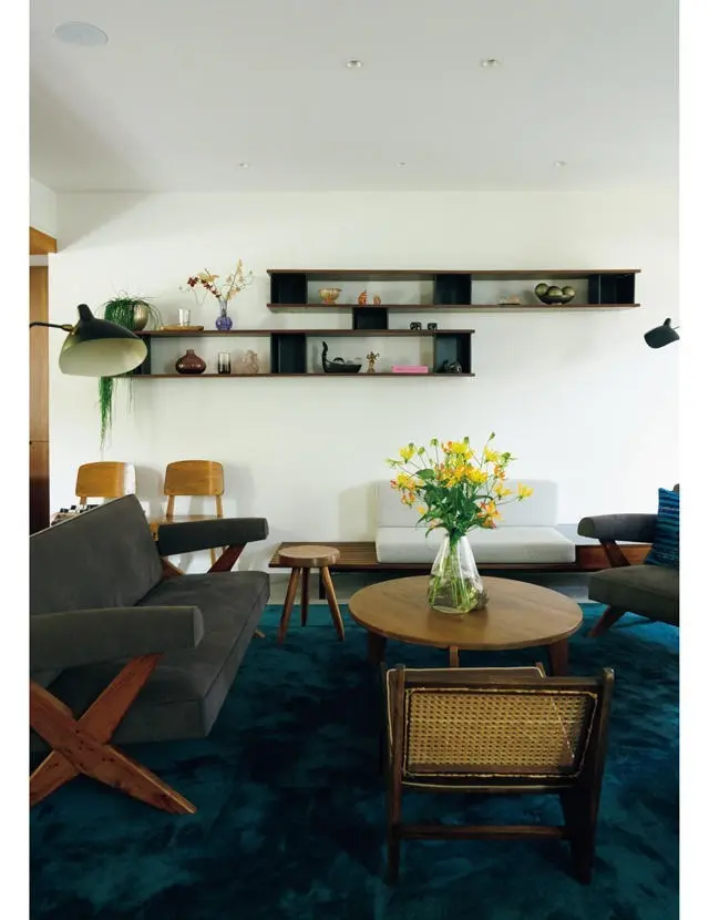 ペリアンのウォールシェルフを主役に大切な家具とともに過ごす