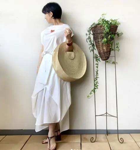 【Jマダムのおしゃれコーデ】上品で清潔感のある50代の”真夏の白コーデ”