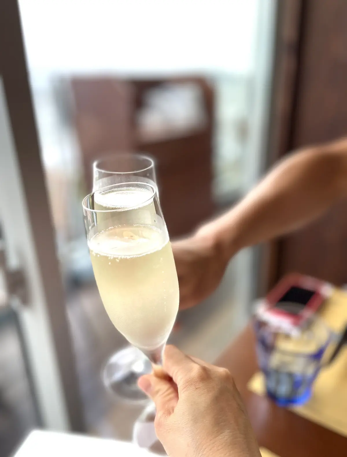 ボリュームピンクブラウスを着て記念日ディの画像_2