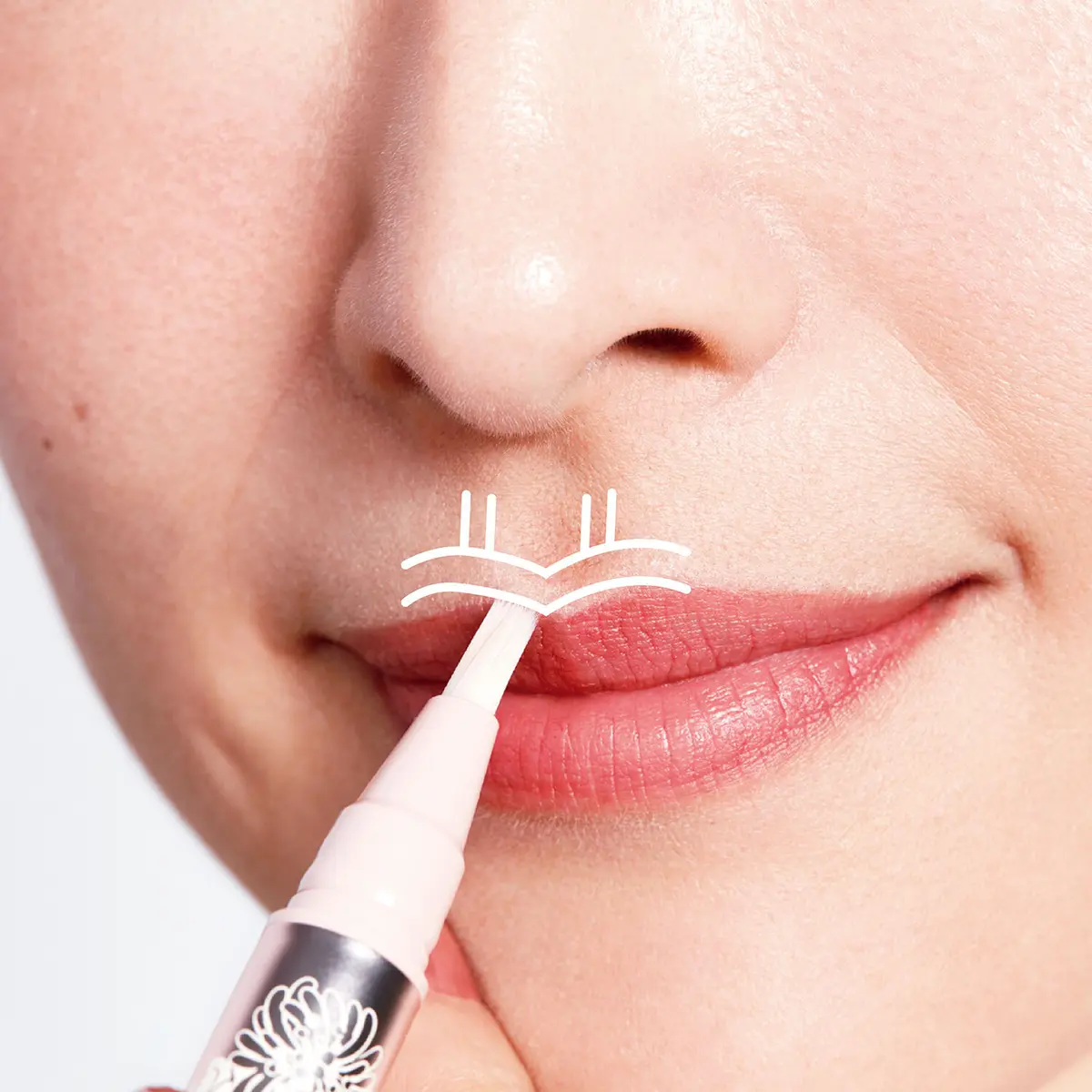 OurAge×Webエクラ　上唇と人中の山にハイライトを