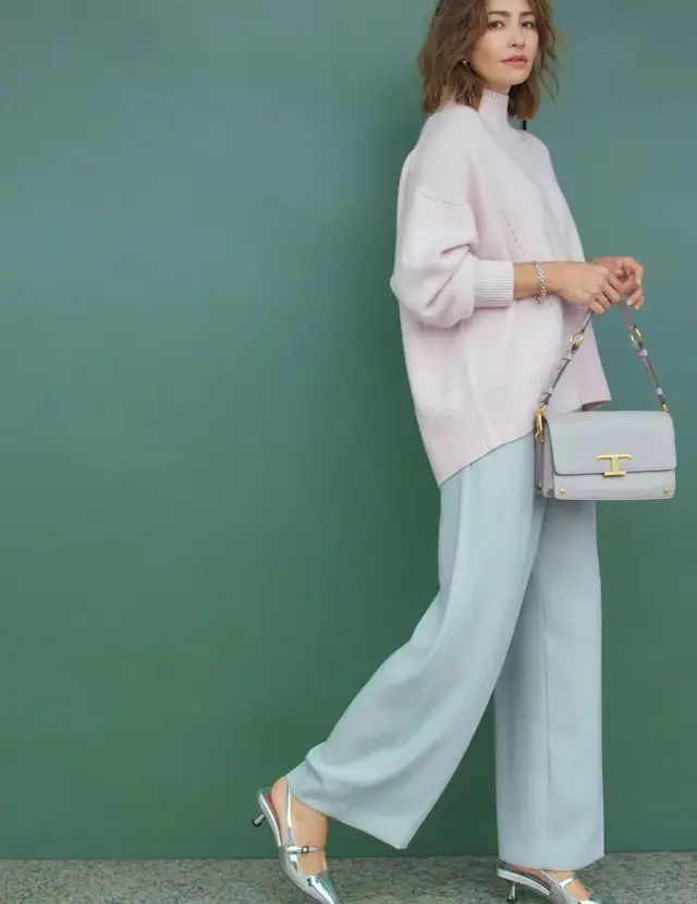 【この秋、本命はリュクスなグレー】着こなしに女らしいツヤを添える“とろみ”パンツがほしい！