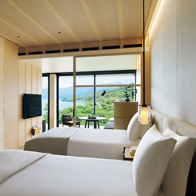 客室は、可能なかぎり周囲の景色を望めるように設計された