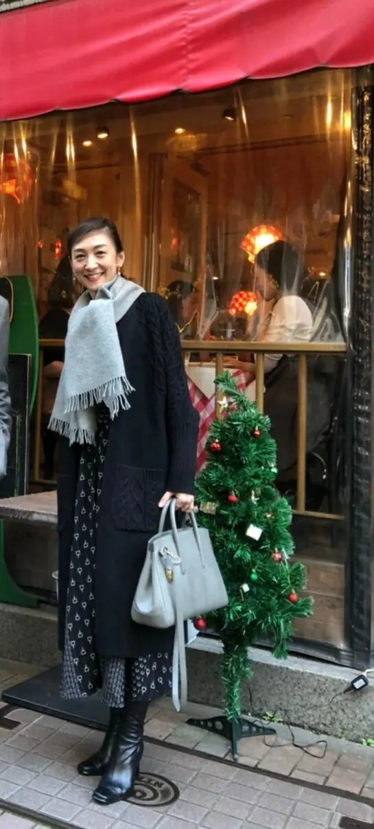 プリント柄ワンピースで、渋谷純喫茶☕の画像_5