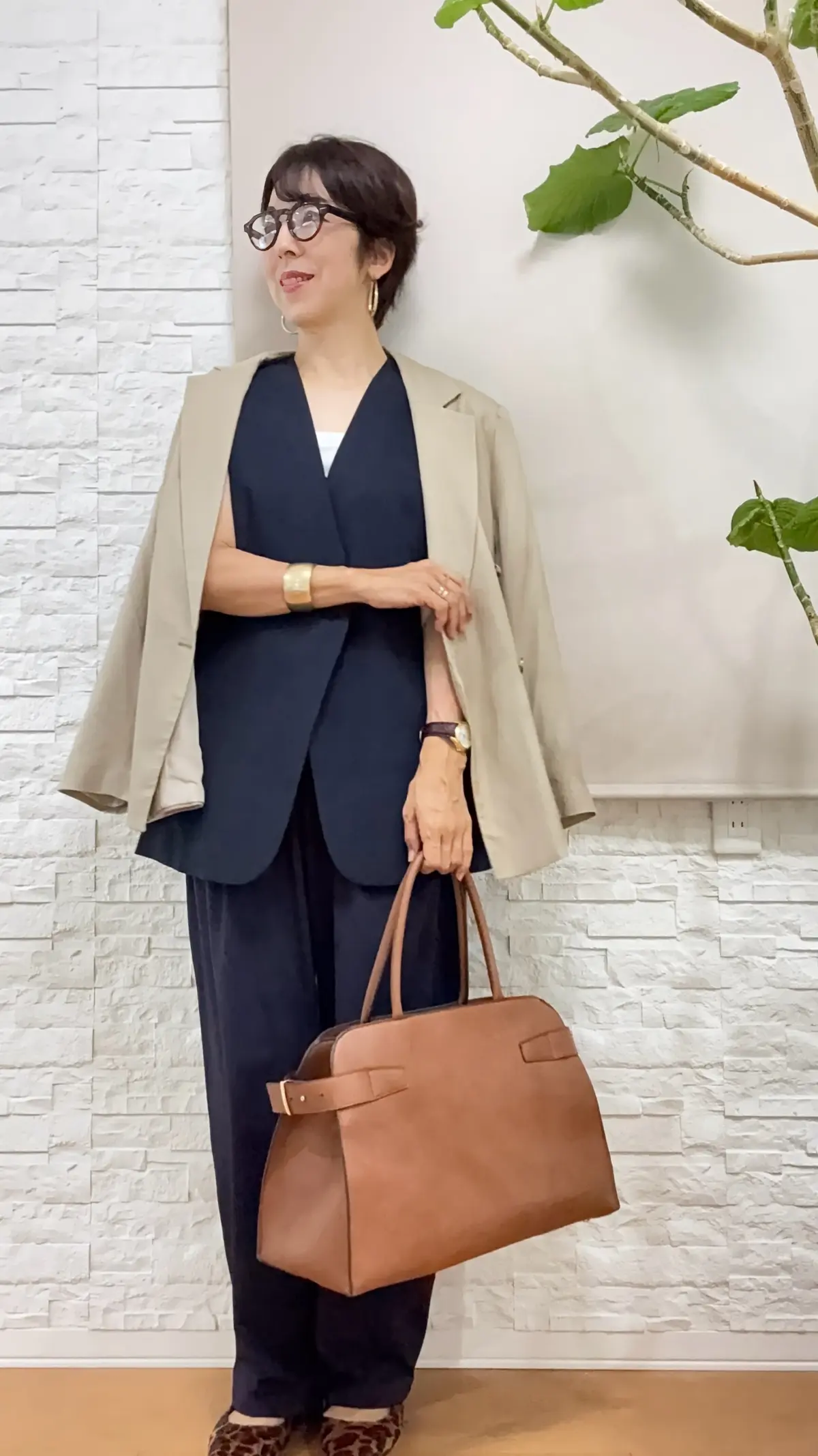 ユニクロ　オフィスカジュアル　冷房避け　ワントーンコーデ　プチプラファション　50代