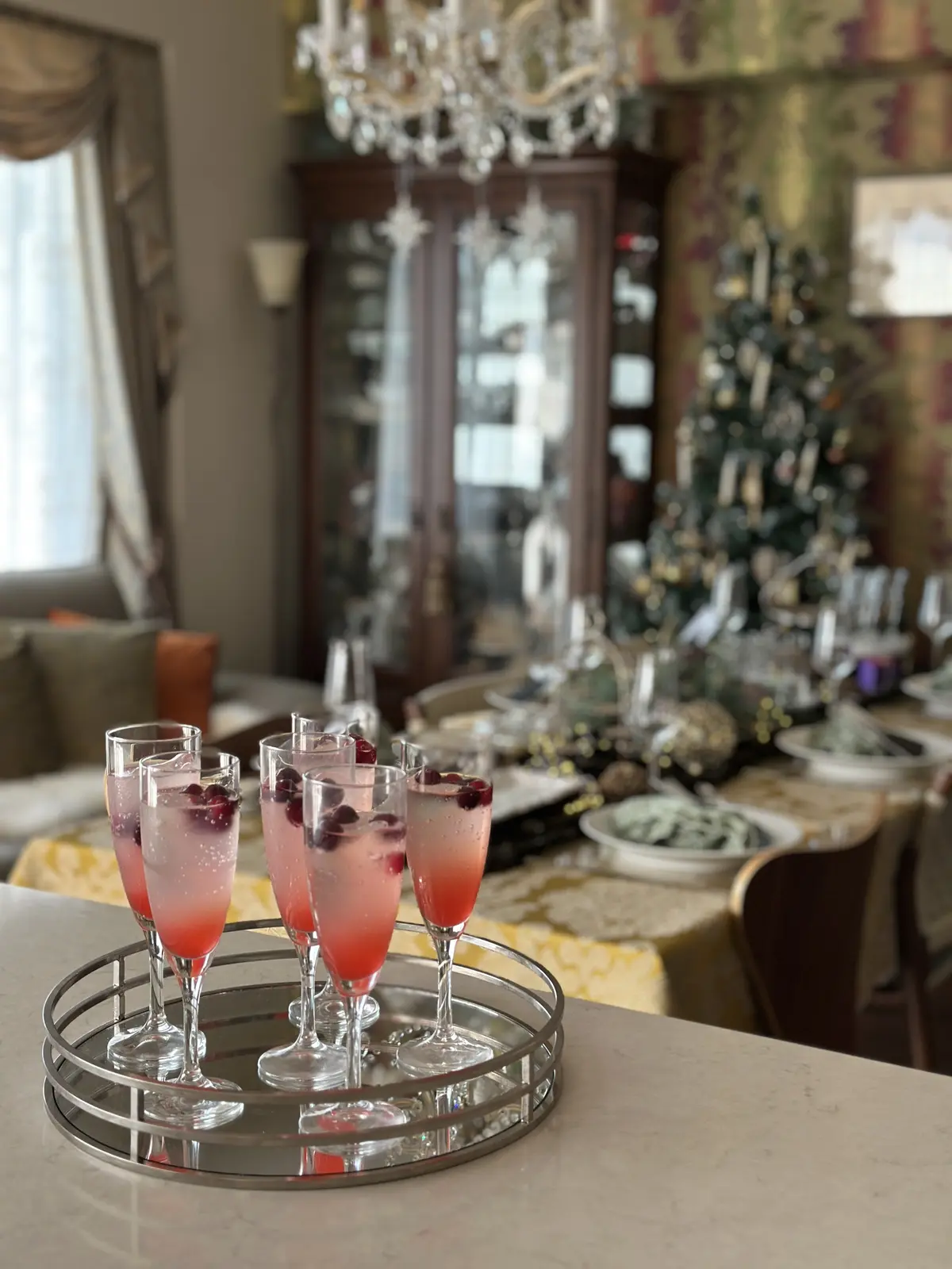 クリスマスカラーとしてZARAの赤トップの画像_1