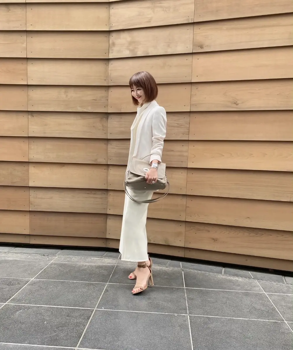 ジャケット＆オールホワイトでランチの画像_1