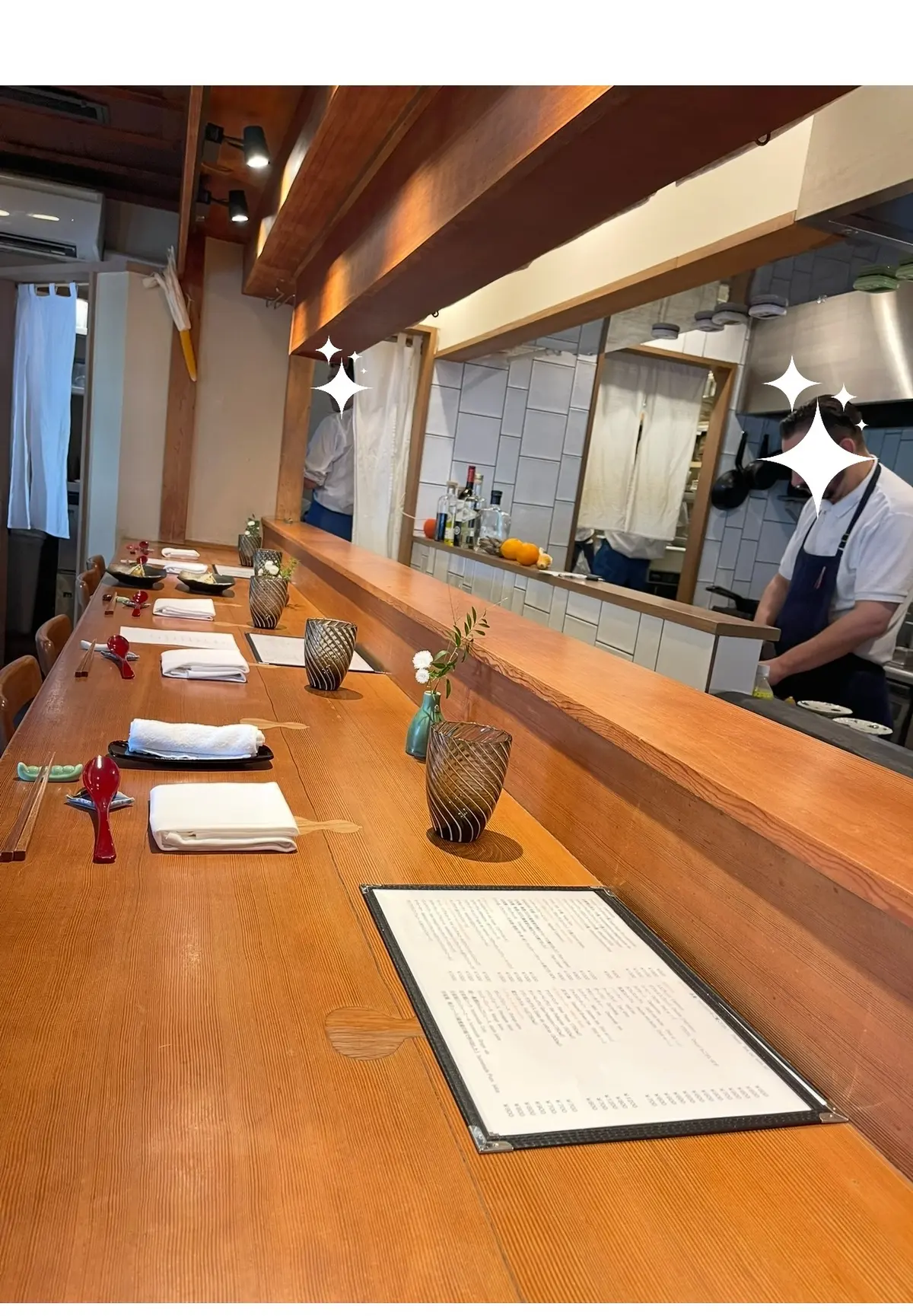 GUシャツをインしたネイビーコーデで鎌倉の画像_3