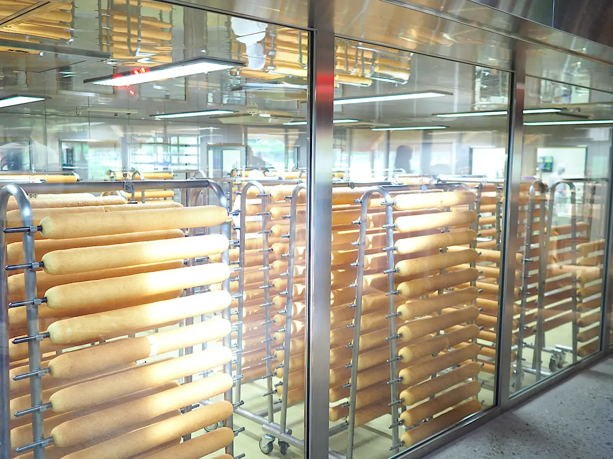 1階の洋菓子売り場にあるバームクーヘン工房