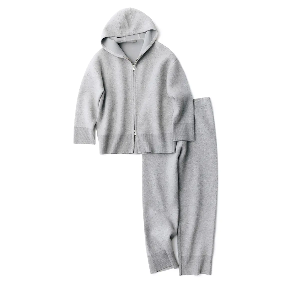 肌ざわり最高の地厚ニットで 癒しの時間にぬくもりを