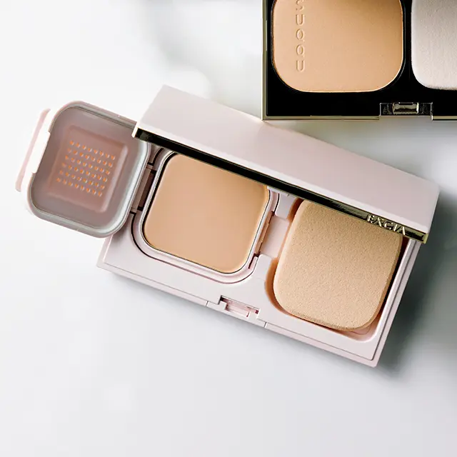 ほどよいツヤがきわだたせるのは 　　 鏡を二度見するほどのハリ！