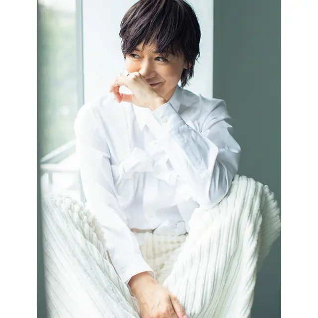 富岡佳子　冬の白コーデ