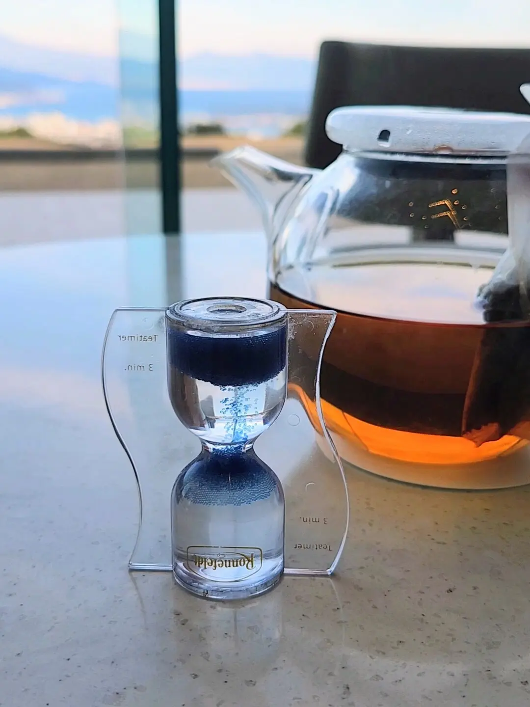 日本平ホテル、静岡旅行、ホテルラウンジ、ケーキセット、紅茶、40代ファッション、年末年始、旅コーディネート、富士山、絶景スポット、絶景ポイント