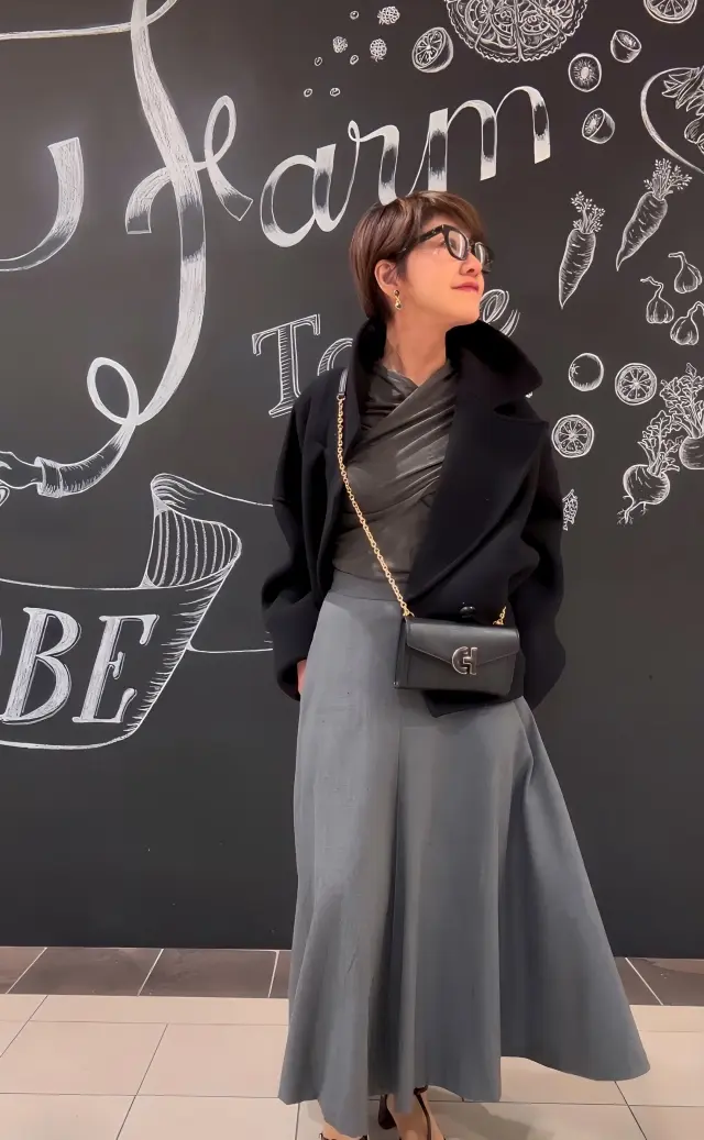 冬のワントーンコーデはブラックでメリハリの画像_1