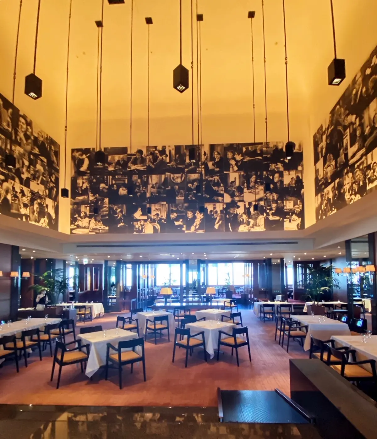 ブラックコーデで「パークハイアット東京」の画像_2