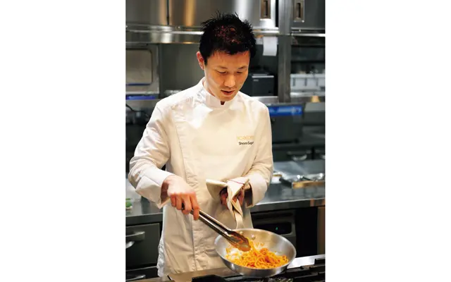 菅野彰造料理長。