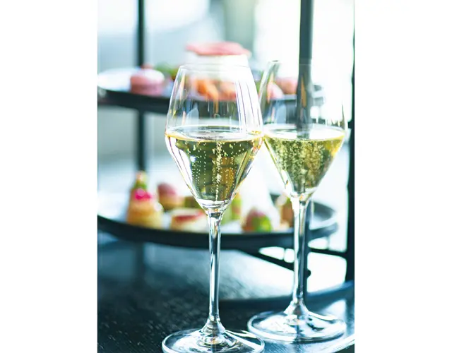 シャルドネの繊細さ、ピノ・ノワールとムニエのふくよかさのバランスが秀逸で、イチゴのデザートと好相性