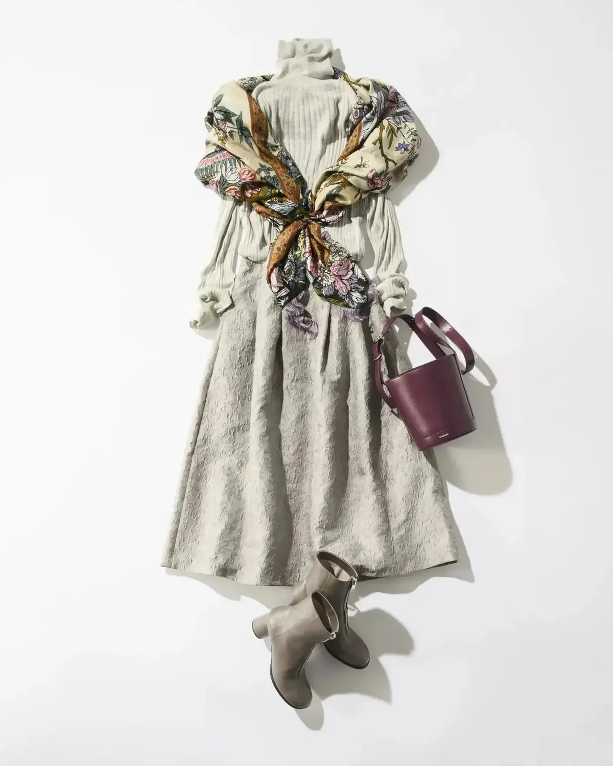 冬のホテルランチやディナーは、スカートに「ショートブーツ」が華やかでおしゃれ！